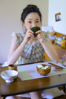 韩国年轻的妈妈